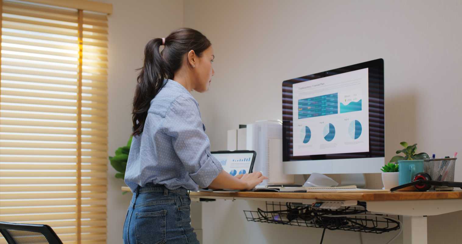 Adjustable Standing Desks with Built-In Cable Management 
